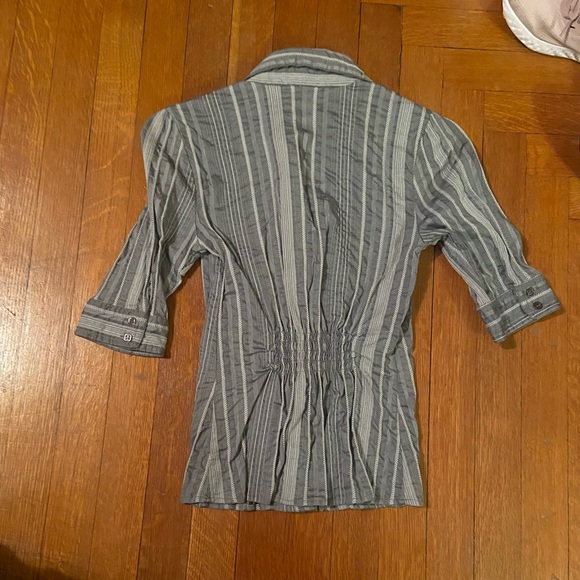 Button down with cinch back - Picture 2 of 2